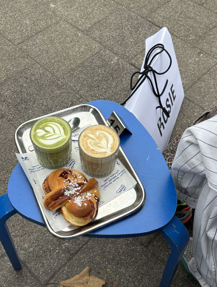 카페 테이블 뷰